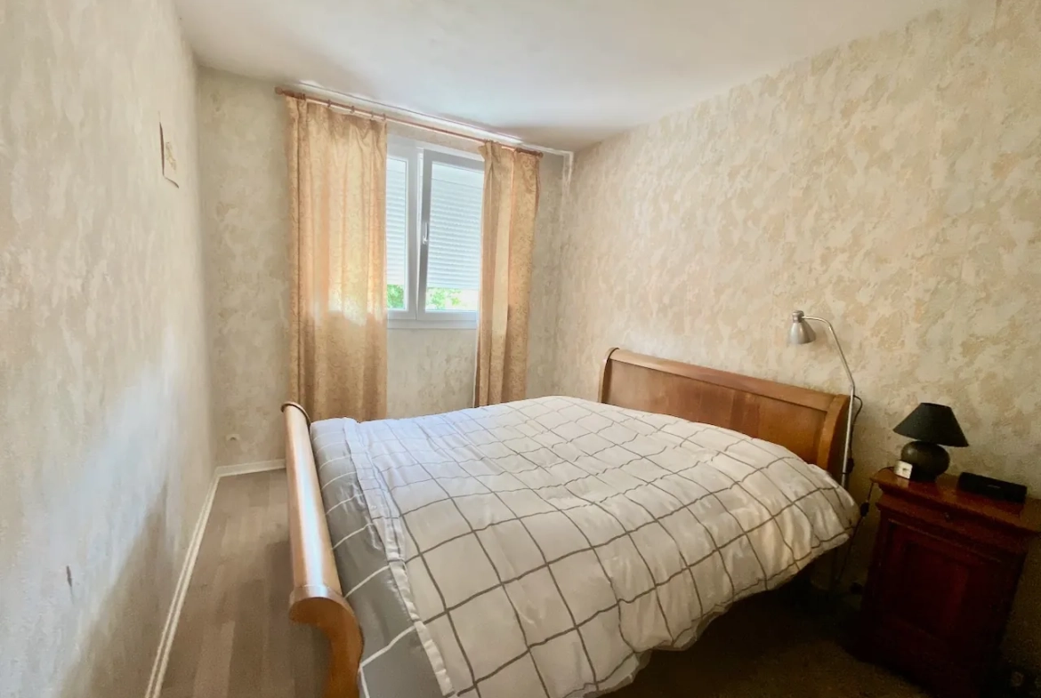 Appartement 4 chambres à Rousies dans résidence calme avec balcon, caves et garage 