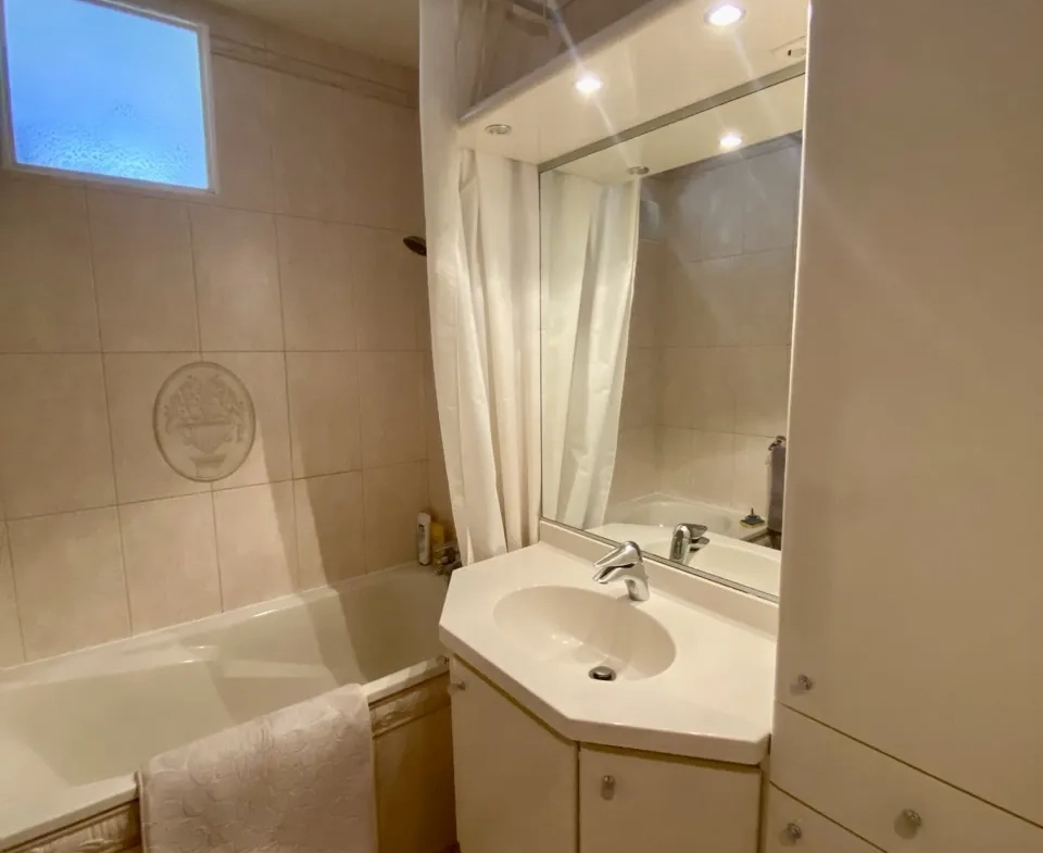 Appartement 4 chambres à Rousies dans résidence calme avec balcon, caves et garage 