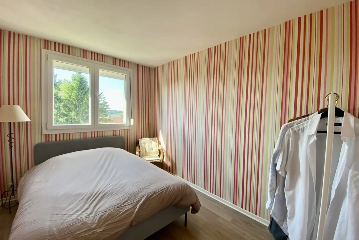 Appartement 4 chambres à Rousies dans résidence calme avec balcon, caves et garage 