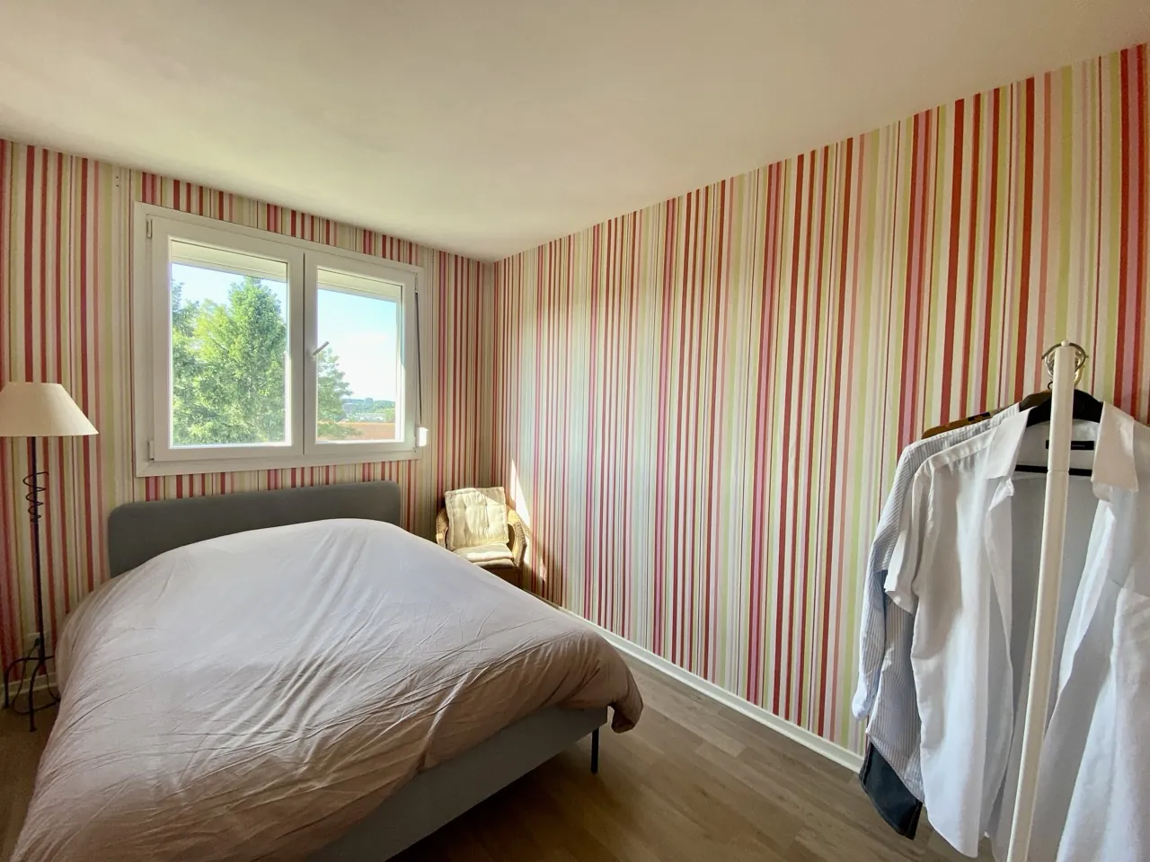 Appartement 4 chambres à Rousies dans résidence calme avec balcon, caves et garage 