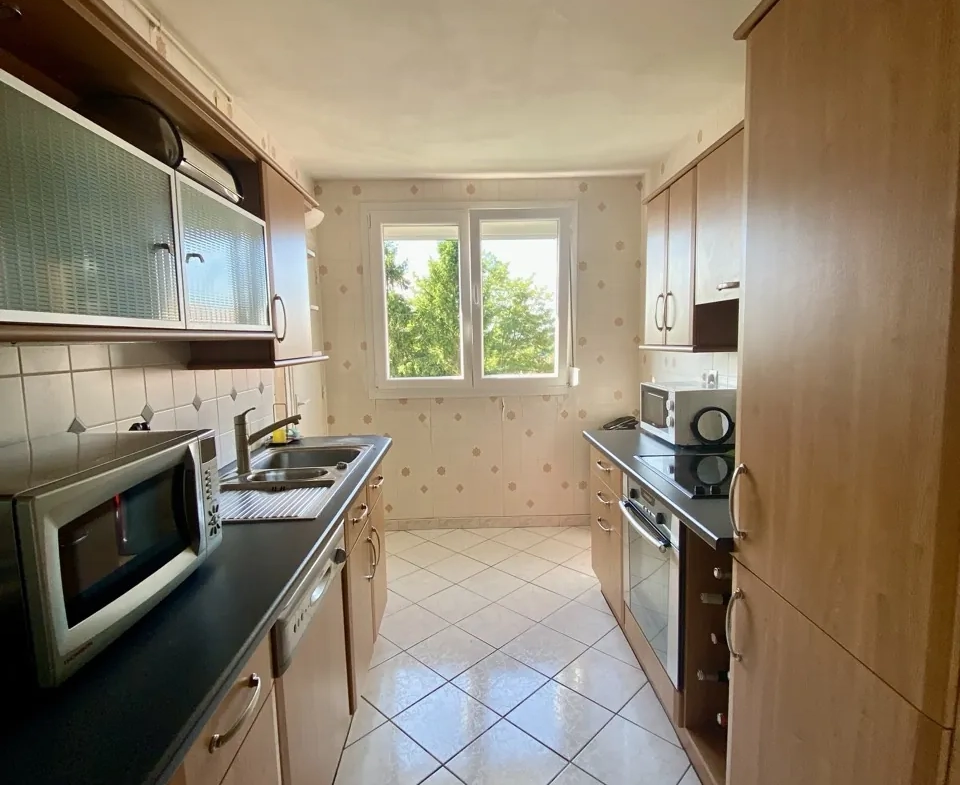 Appartement 4 chambres à Rousies dans résidence calme avec balcon, caves et garage 
