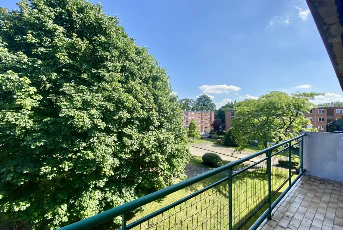 Appartement 4 chambres à Rousies dans résidence calme avec balcon, caves et garage 
