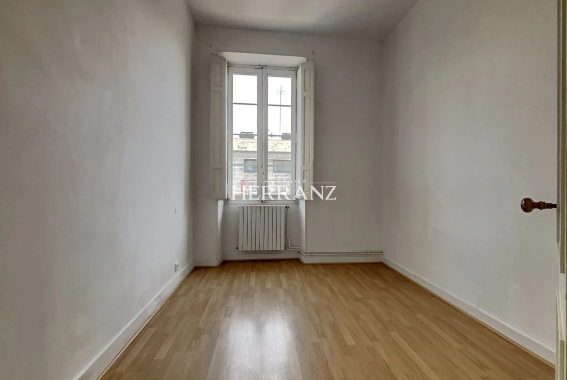 Appartement de standing de 88 m² à Libourne avec 2 chambres et charme ancien 
