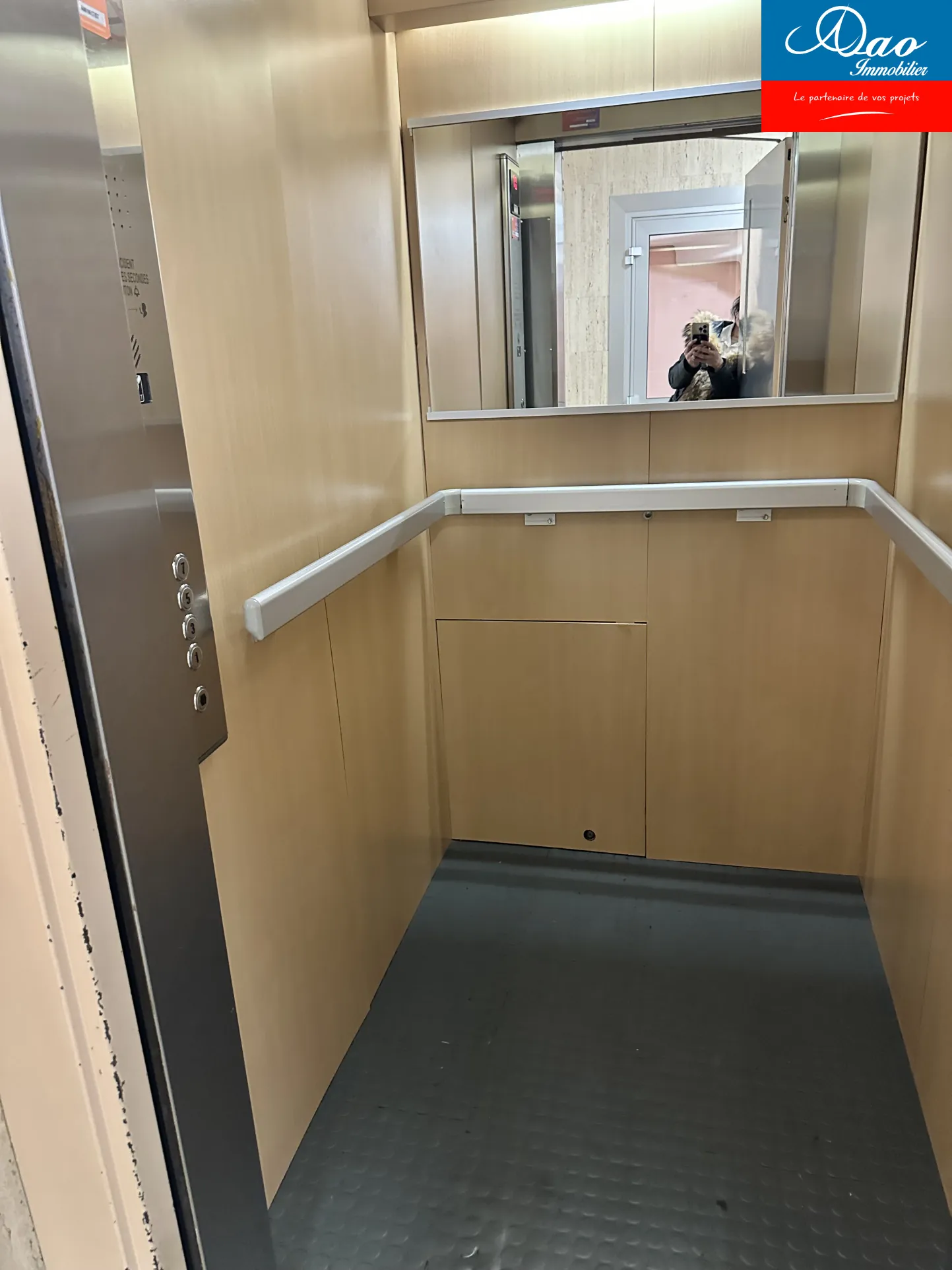 Appartement 5 pièces avec balcon et parking à Troyes, proche centre-ville 