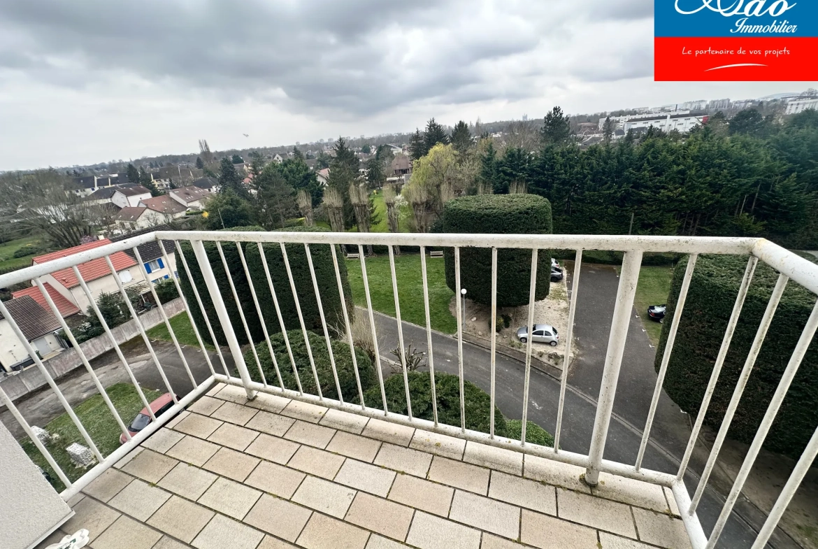 Appartement 5 pièces avec balcon et parking à Troyes, proche centre-ville 