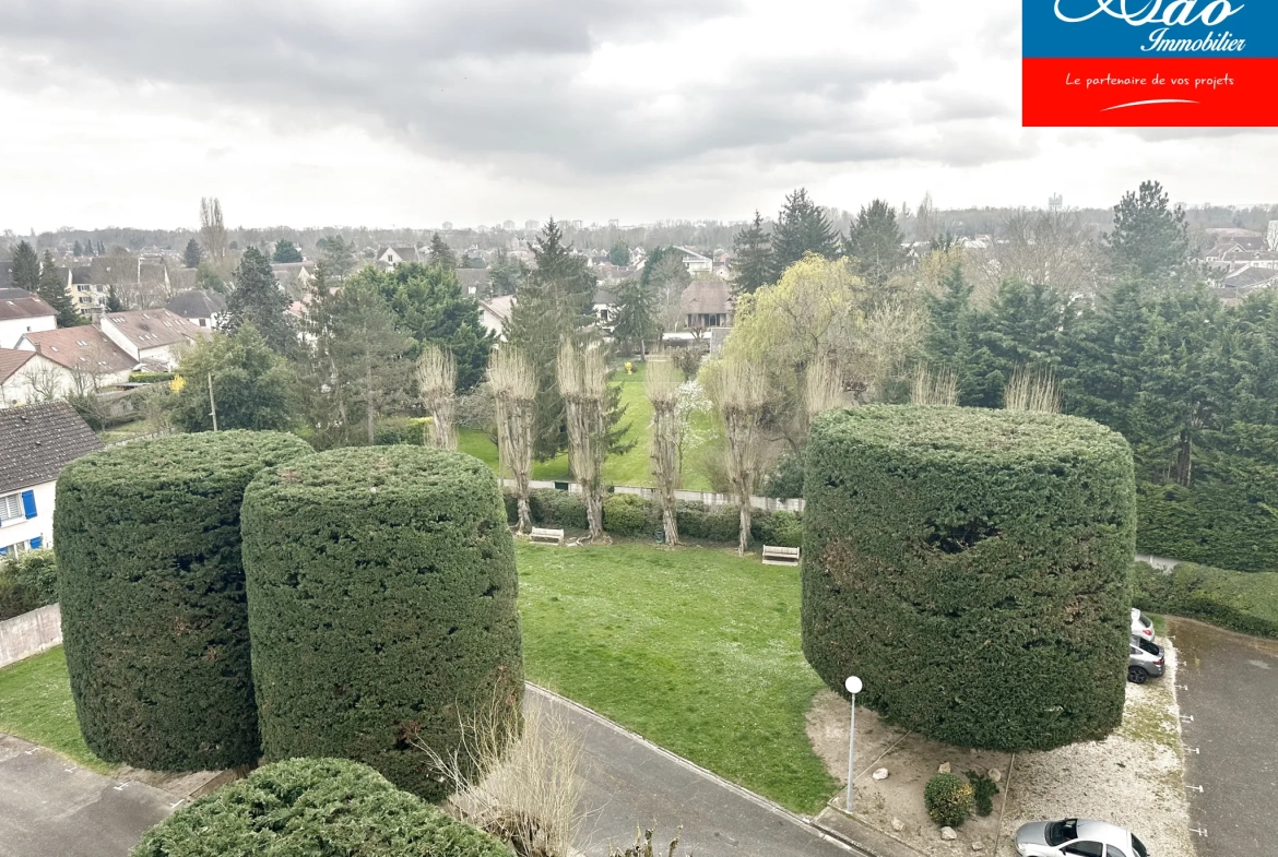 Appartement 5 pièces avec balcon et parking à Troyes, proche centre-ville 