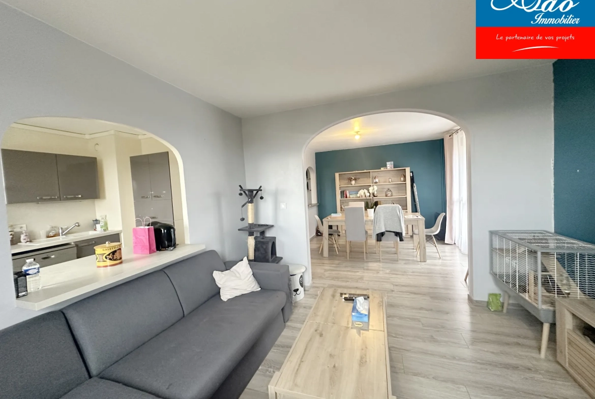 Appartement 5 pièces avec balcon et parking à Troyes, proche centre-ville 