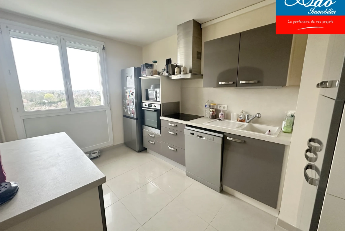 Appartement 5 pièces avec balcon et parking à Troyes, proche centre-ville 