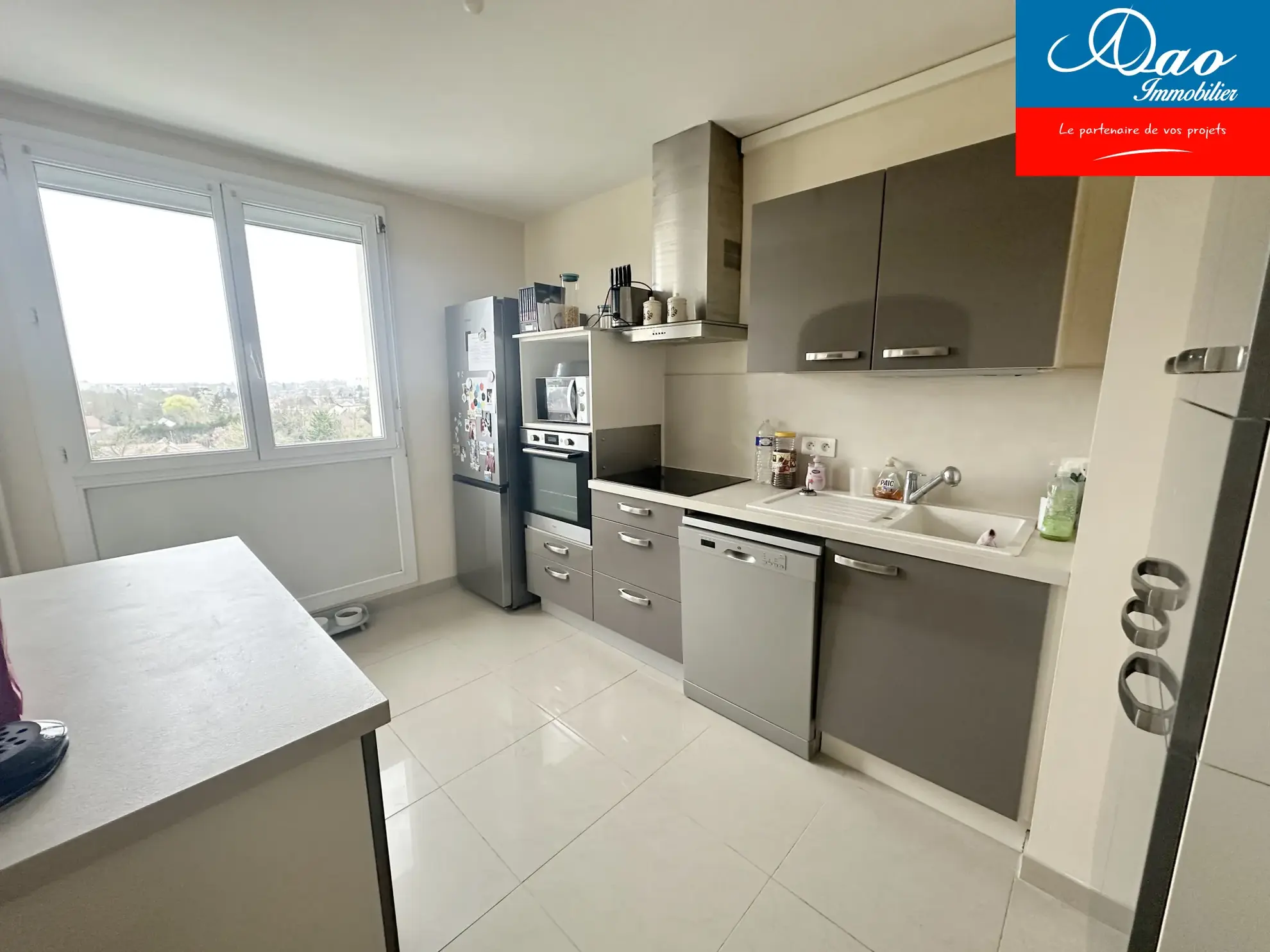 Appartement 5 pièces avec balcon et parking à Troyes, proche centre-ville 