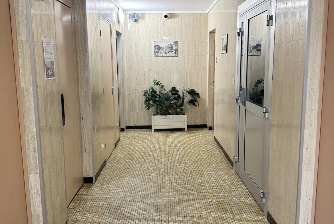 Appartement 5 pièces avec balcon et parking à Troyes, proche centre-ville 