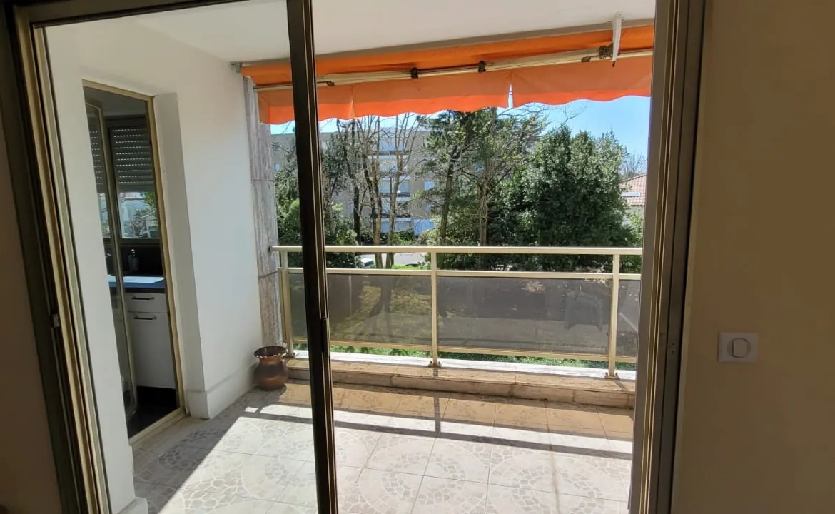 Studio récent avec loggia et vue parc au cœur de Royan 