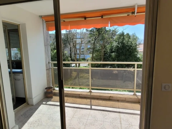 Studio récent avec loggia et vue parc au cœur de Royan 