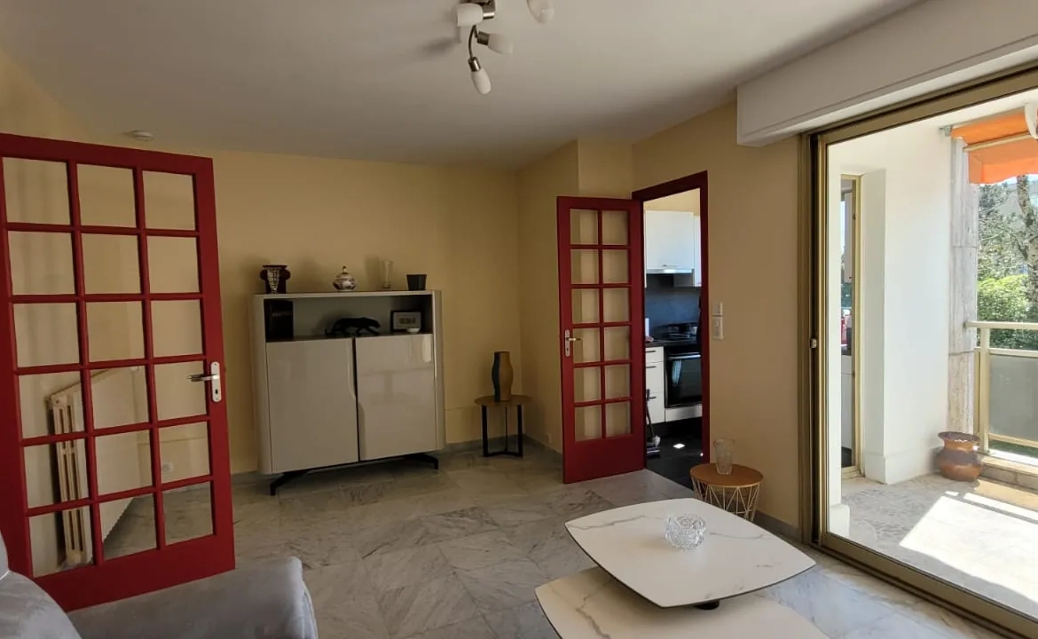Studio récent avec loggia et vue parc au cœur de Royan 