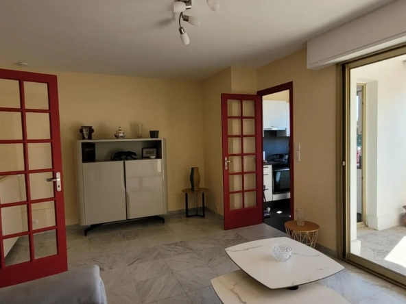 Studio récent avec loggia et vue parc au cœur de Royan