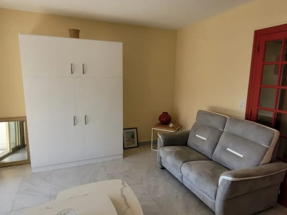 Studio récent avec loggia et vue parc au cœur de Royan 