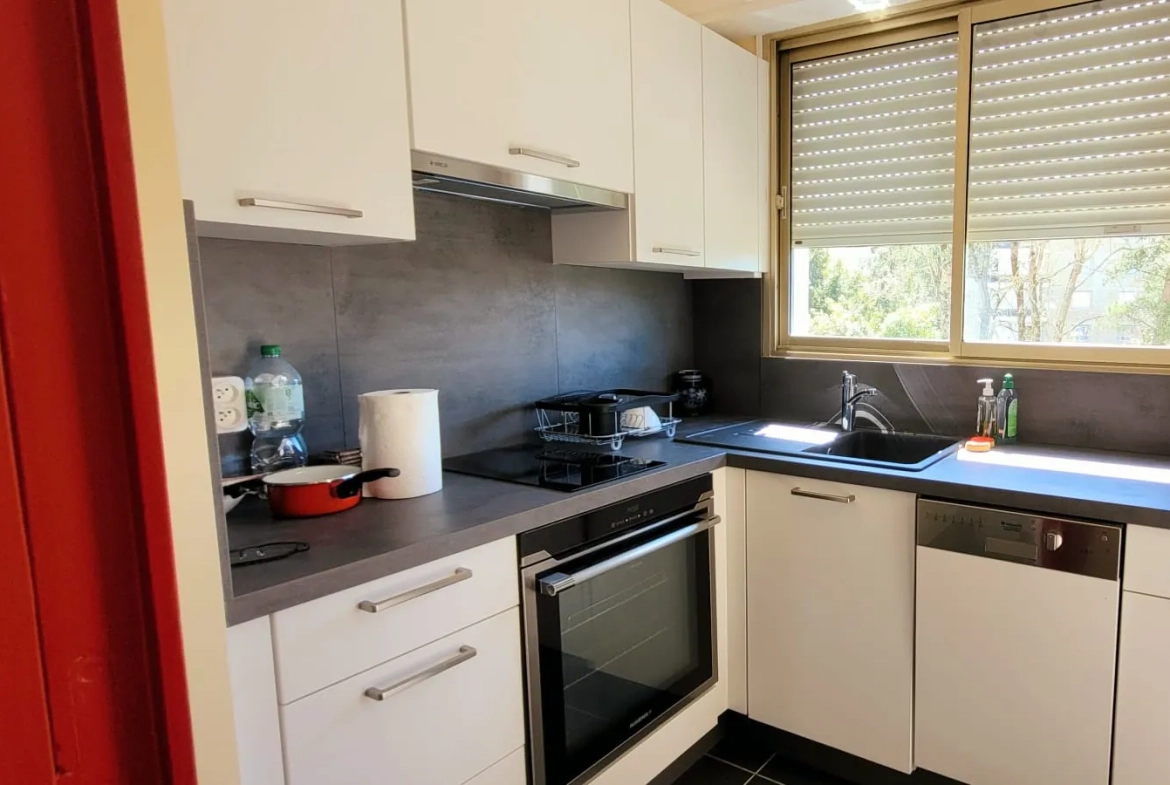 Studio récent avec loggia et vue parc au cœur de Royan 