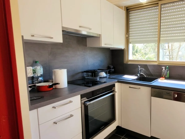 Studio récent avec loggia et vue parc au cœur de Royan 