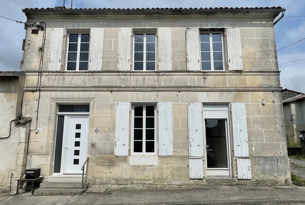 Charmante maison de village en pierre à Saint-Laurent-de-Cognac 