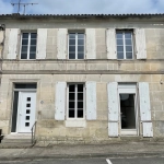 Charmante maison de village en pierre à Saint-Laurent-de-Cognac