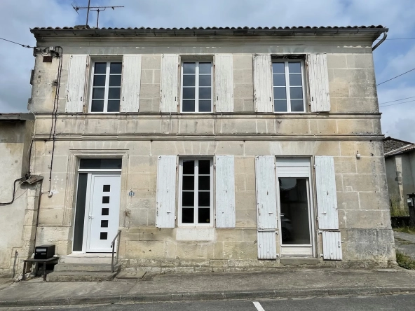 Charmante maison de village en pierre à Saint-Laurent-de-Cognac