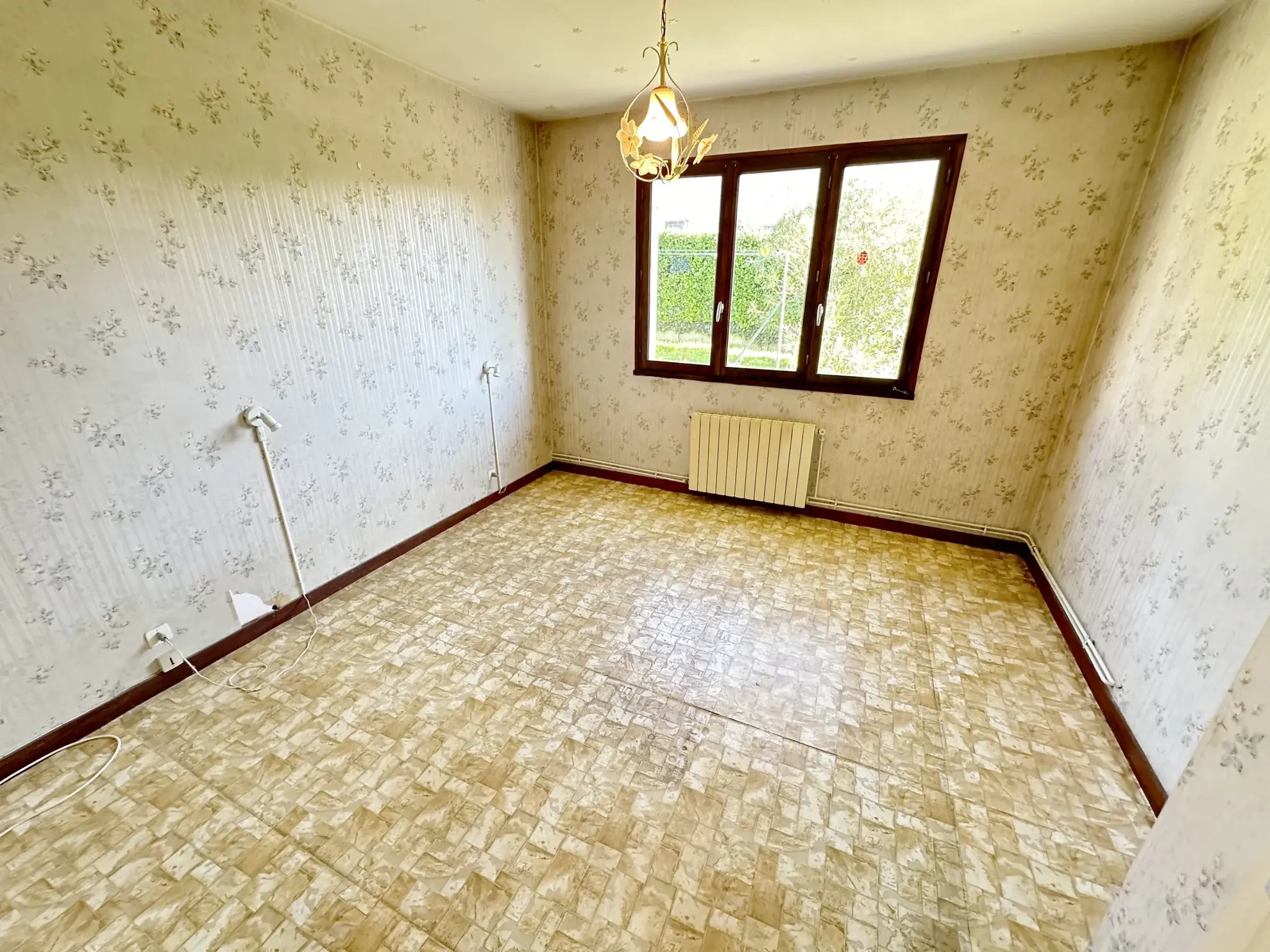 Maison de plain-pied à Sainte-Bazeille avec jardin et garage 