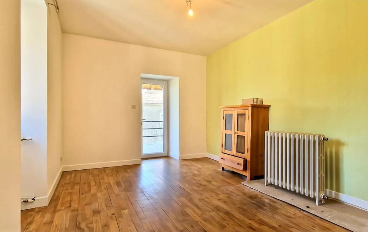 Maison de village rénovée avec grande grange à Lacapelle Marival 