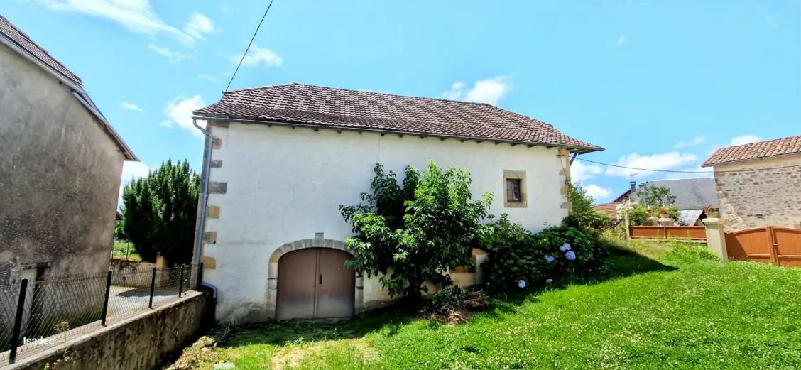 Maison de village rénovée avec grande grange à Lacapelle Marival 