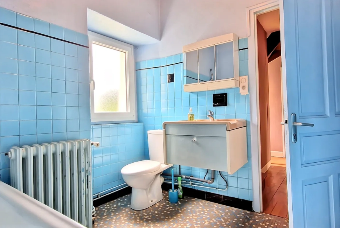 Maison de village rénovée avec grande grange à Lacapelle Marival 