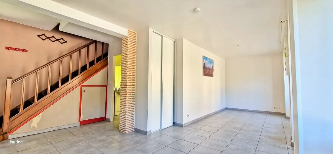 Maison de village rénovée avec grande grange à Lacapelle Marival 
