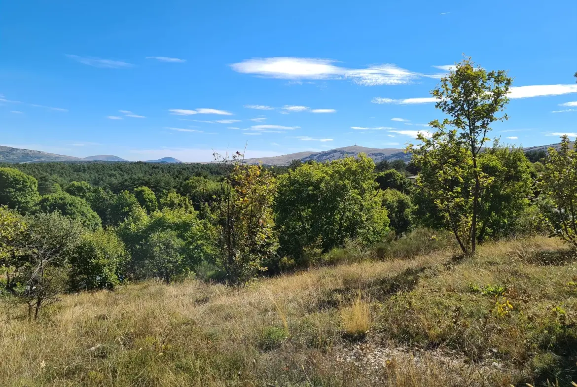 Terrain constructible de 2000 m² à Caussols avec vue panoramique 