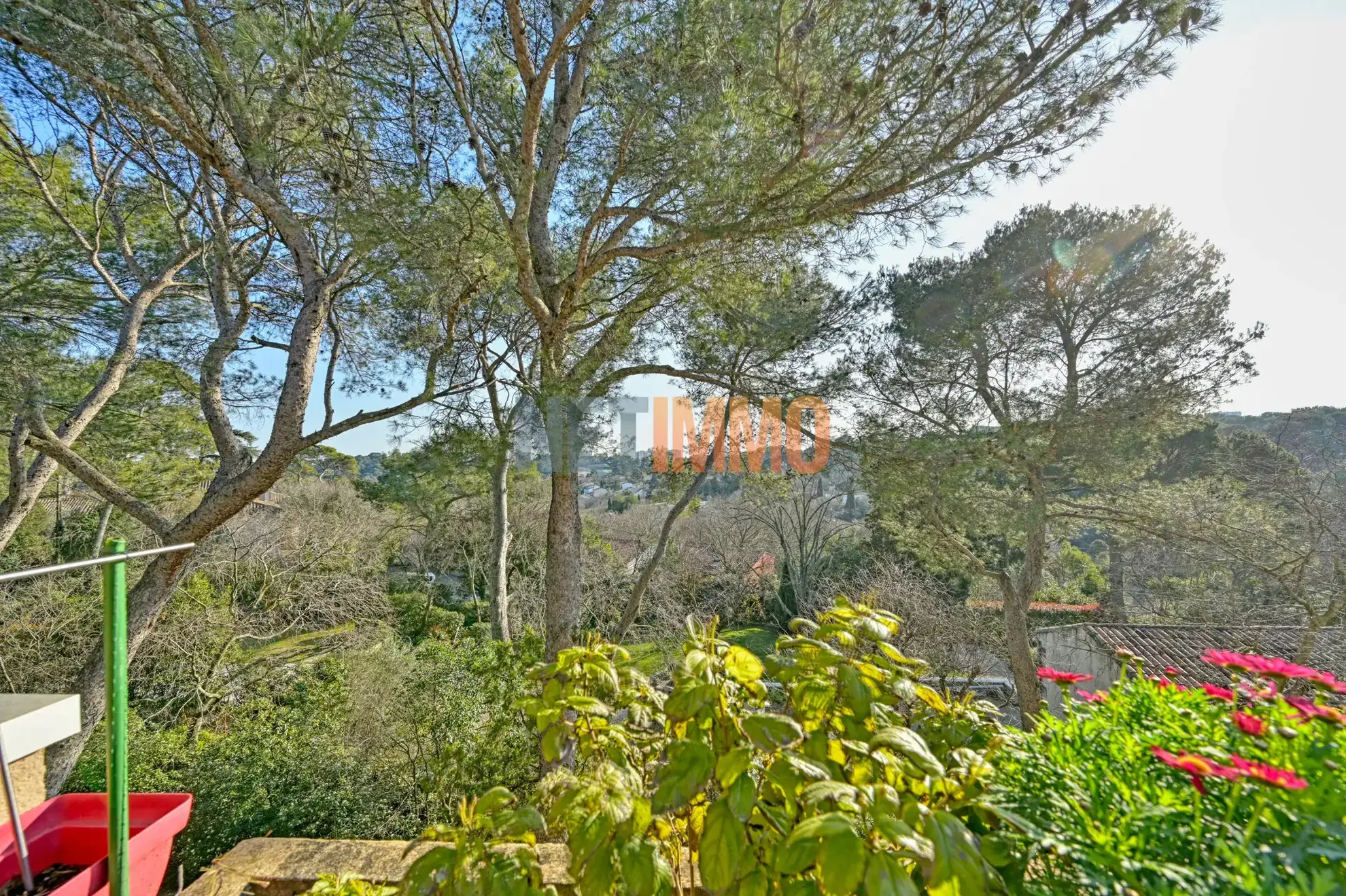 Appartement T3 avec terrasse et parking à Nîmes, résidence sécurisée, 77 m² 