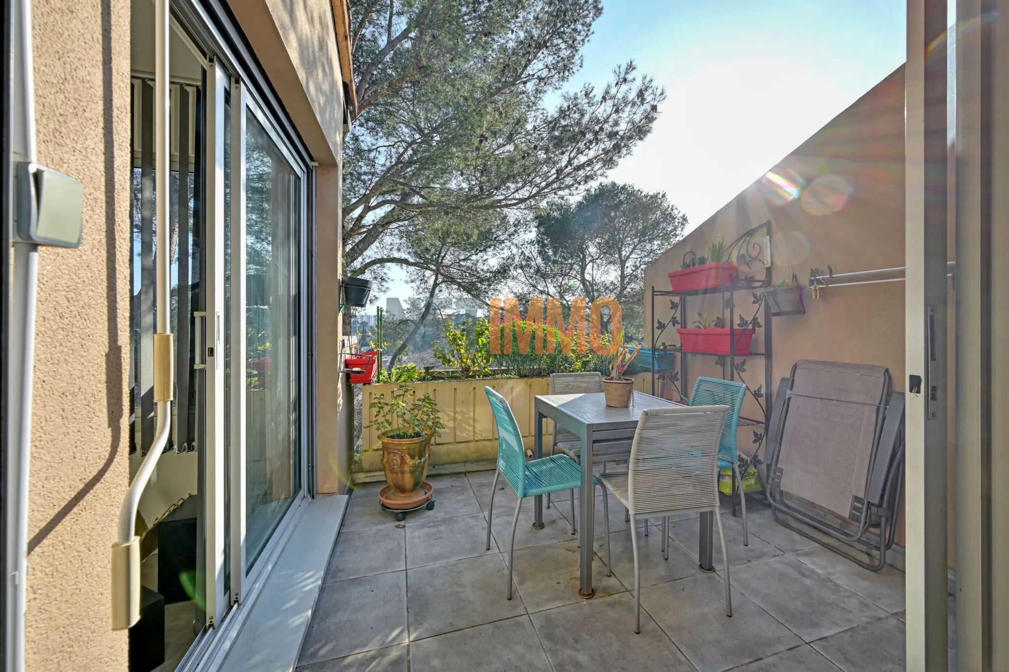 Appartement T3 avec terrasse et parking à Nîmes, résidence sécurisée, 77 m² 