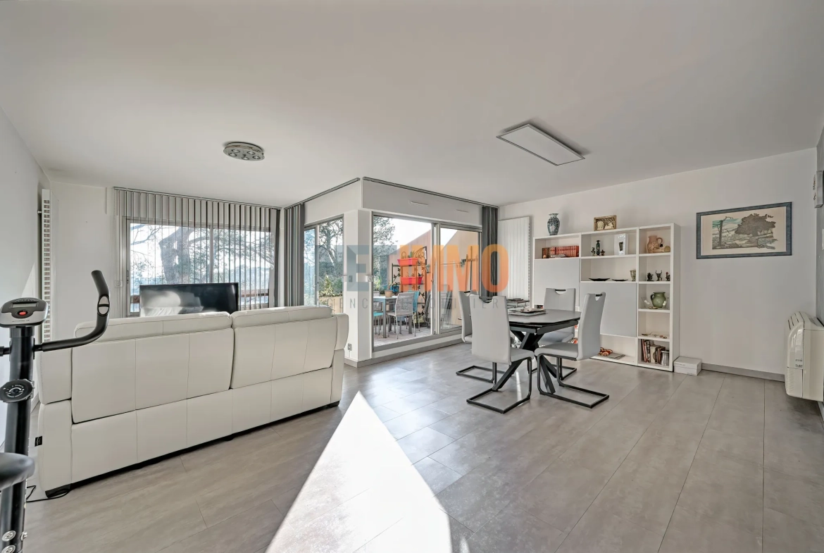 Appartement T3 avec terrasse et parking à Nîmes, résidence sécurisée, 77 m² 