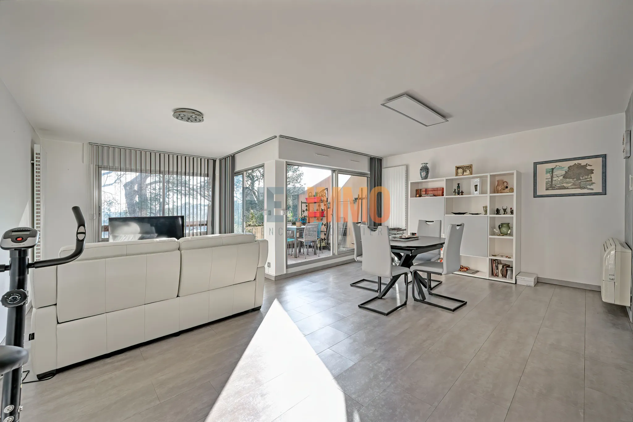 Appartement T3 avec terrasse et parking à Nîmes, résidence sécurisée, 77 m² 