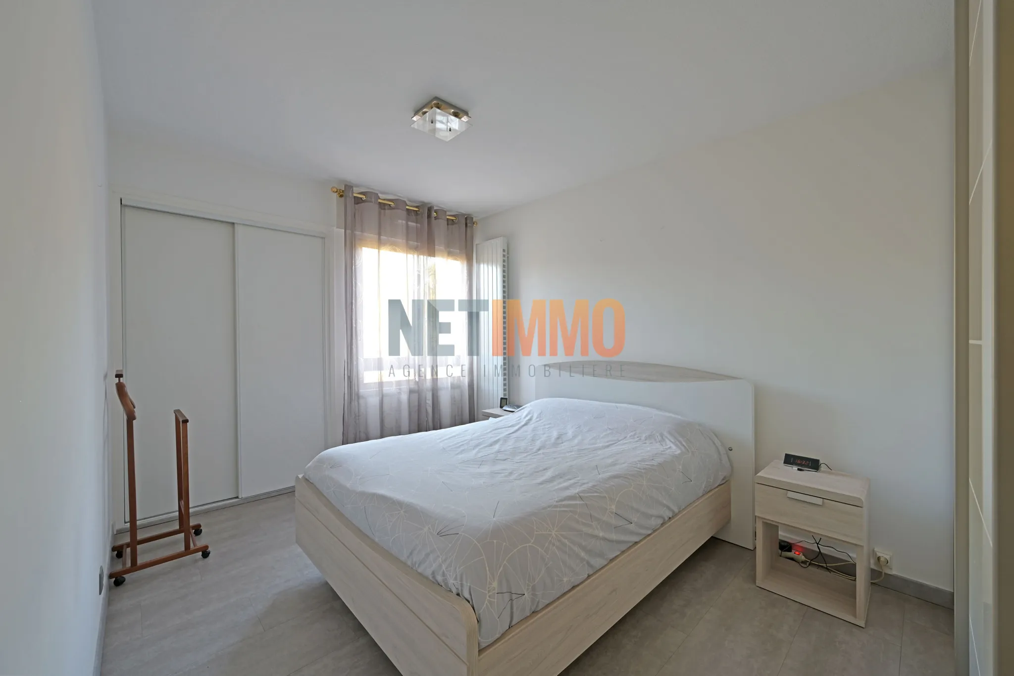 Appartement T3 avec terrasse et parking à Nîmes, résidence sécurisée, 77 m² 