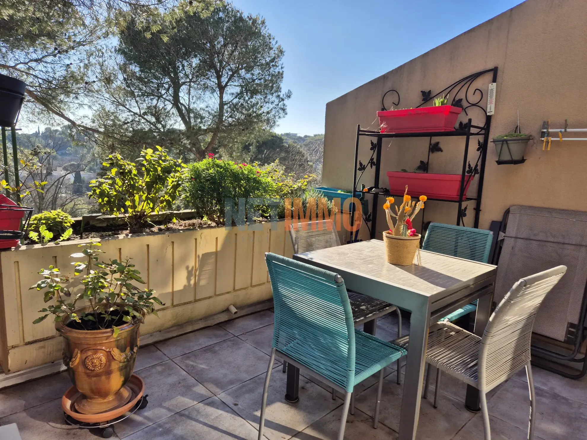Appartement T3 avec terrasse et parking à Nîmes, résidence sécurisée, 77 m² 