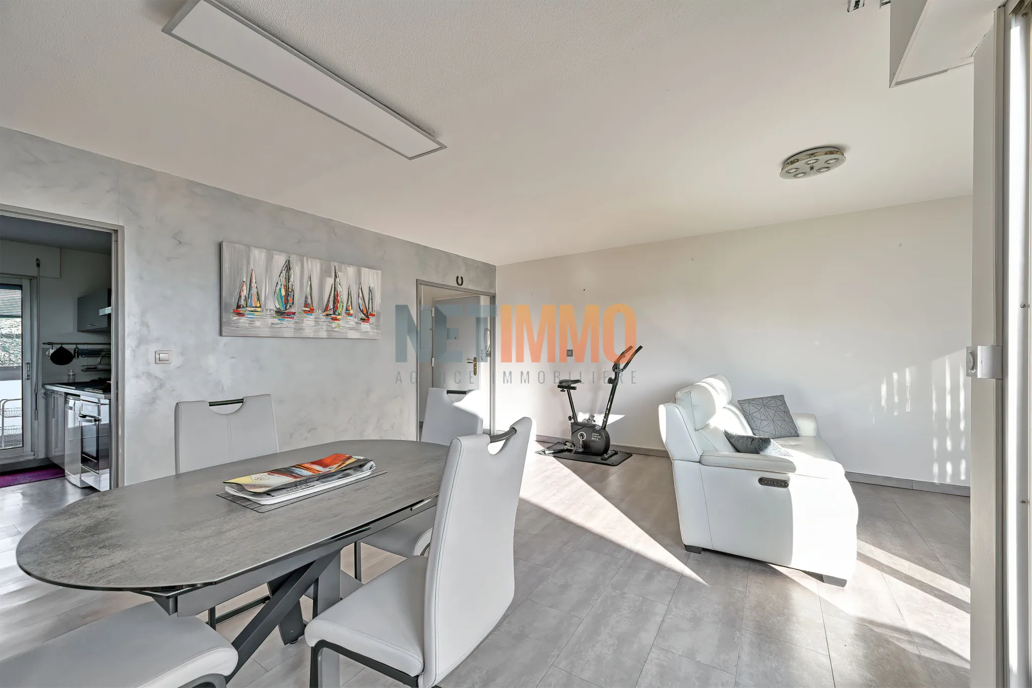 Appartement T3 avec terrasse et parking à Nîmes, résidence sécurisée, 77 m² 