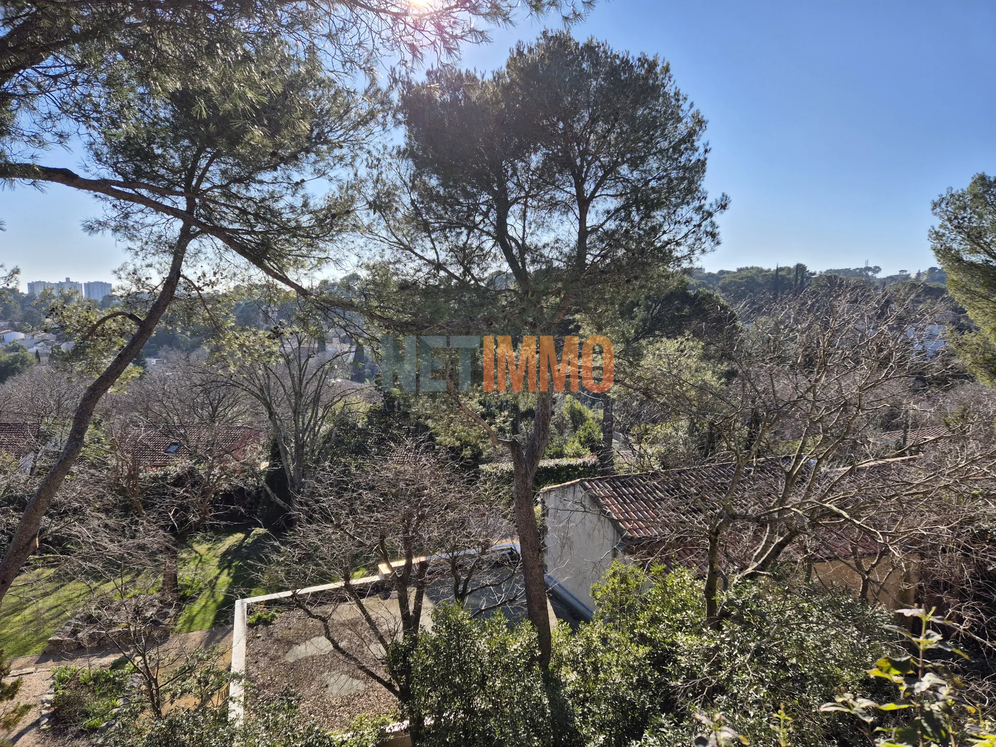 Appartement T3 avec terrasse et parking à Nîmes, résidence sécurisée, 77 m² 