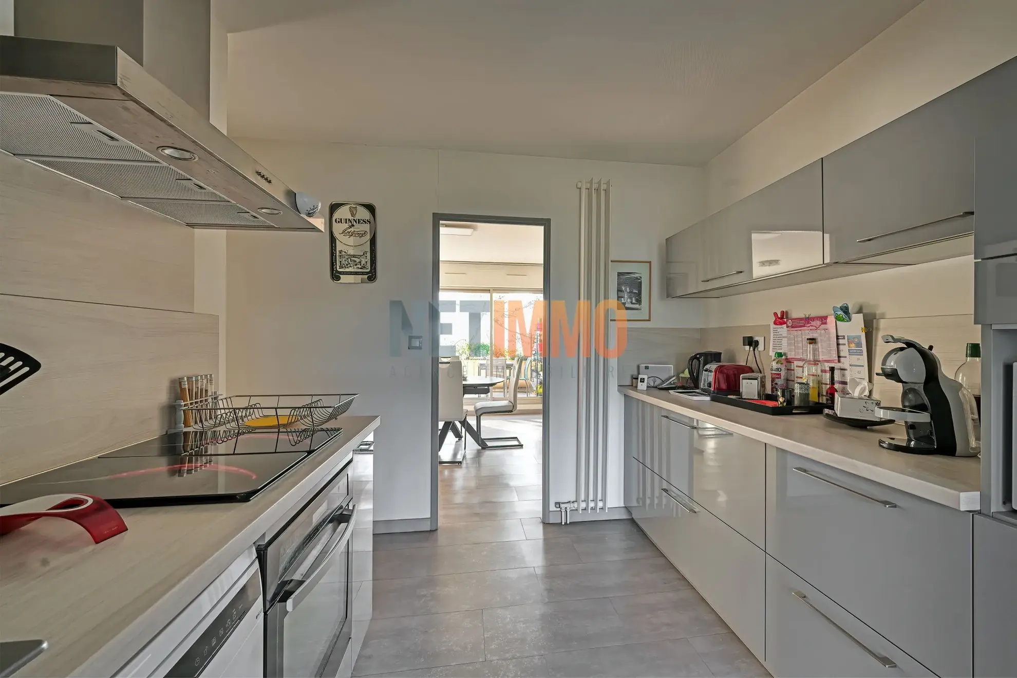 Appartement T3 avec terrasse et parking à Nîmes, résidence sécurisée, 77 m² 