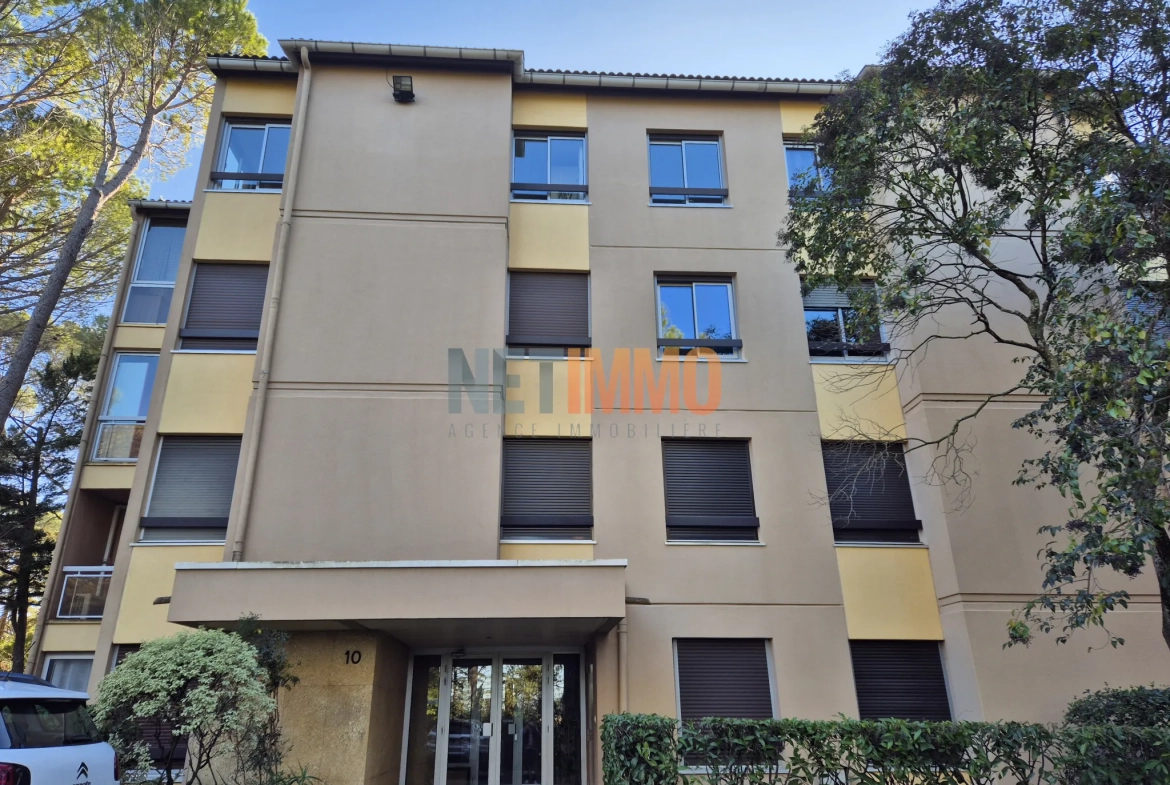 Appartement T3 avec terrasse et parking à Nîmes, résidence sécurisée, 77 m² 