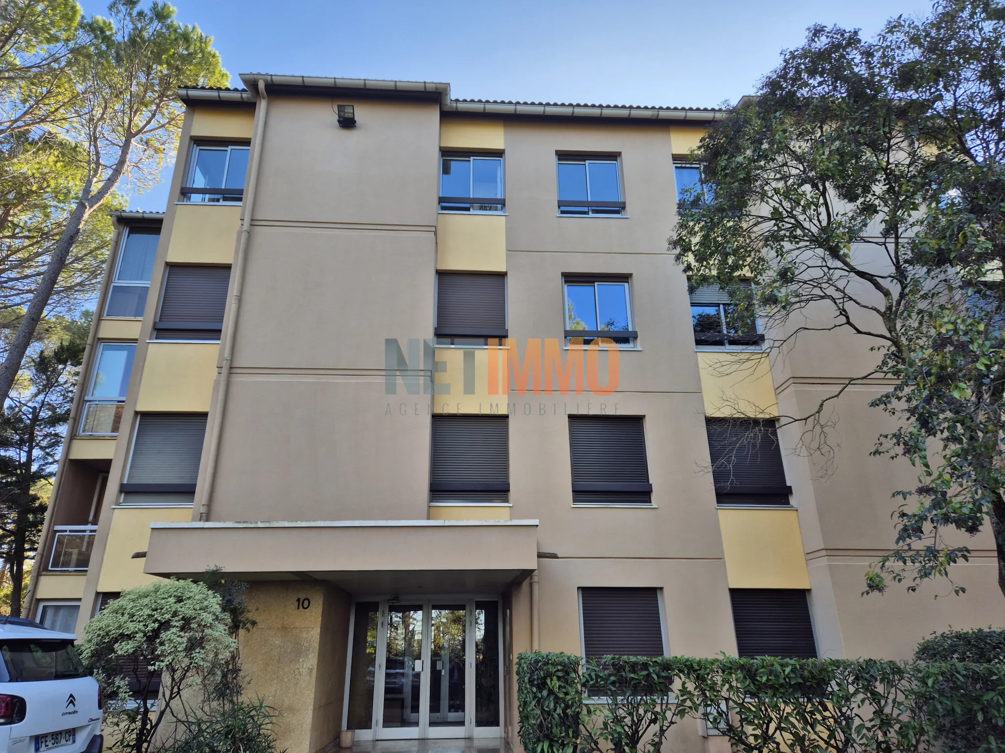 Appartement T3 avec terrasse et parking à Nîmes, résidence sécurisée, 77 m² 