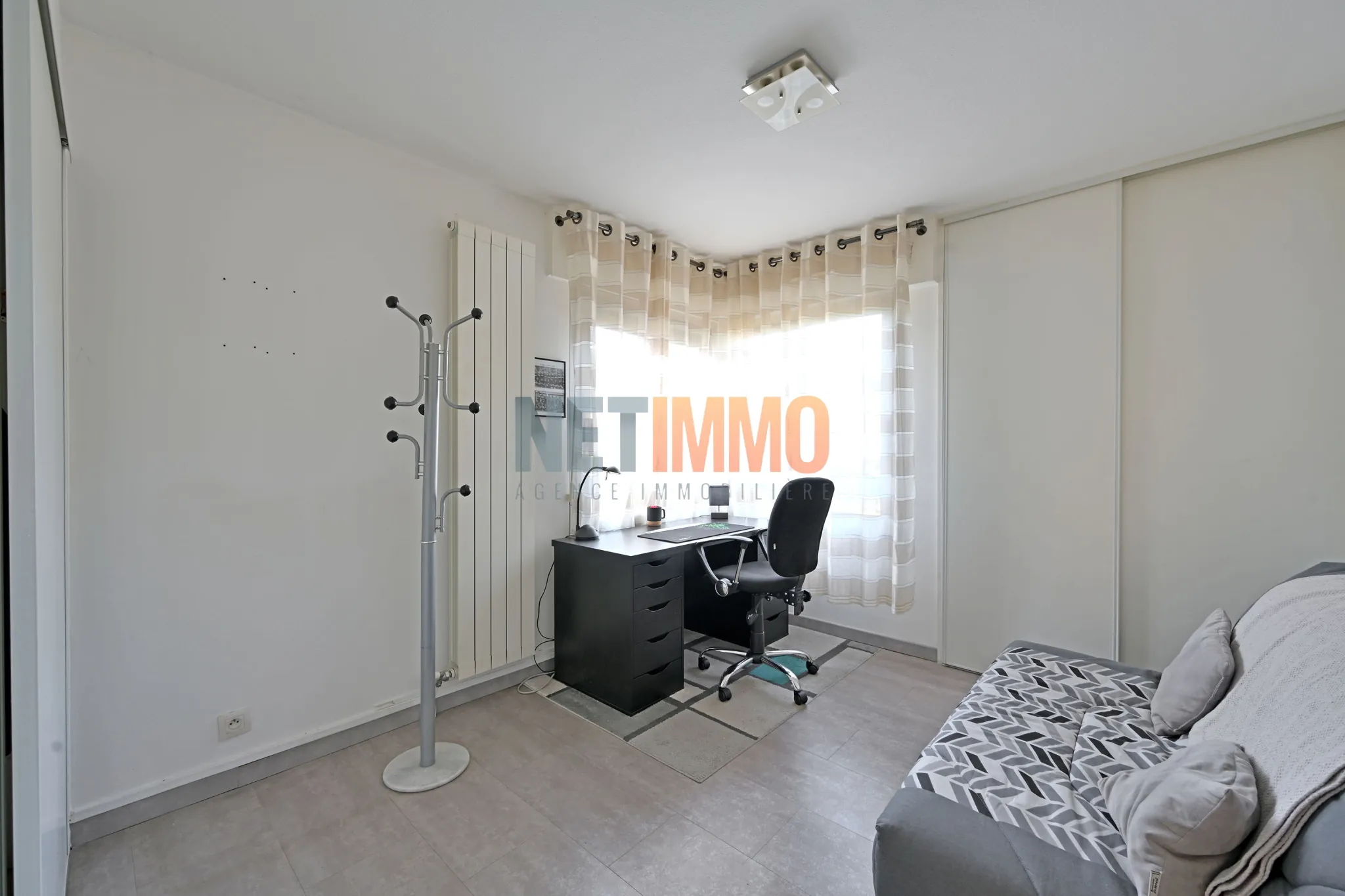 Appartement T3 avec terrasse et parking à Nîmes, résidence sécurisée, 77 m² 
