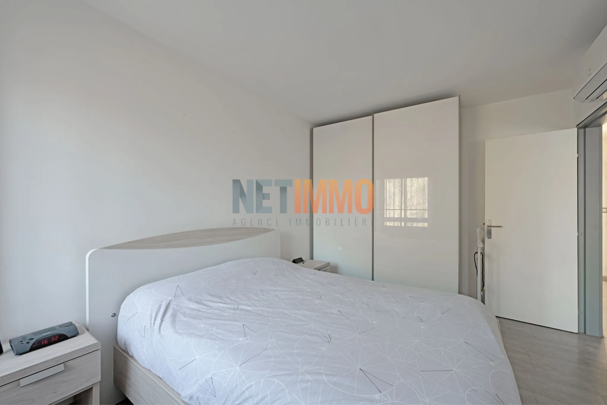 Appartement T3 avec terrasse et parking à Nîmes, résidence sécurisée, 77 m² 