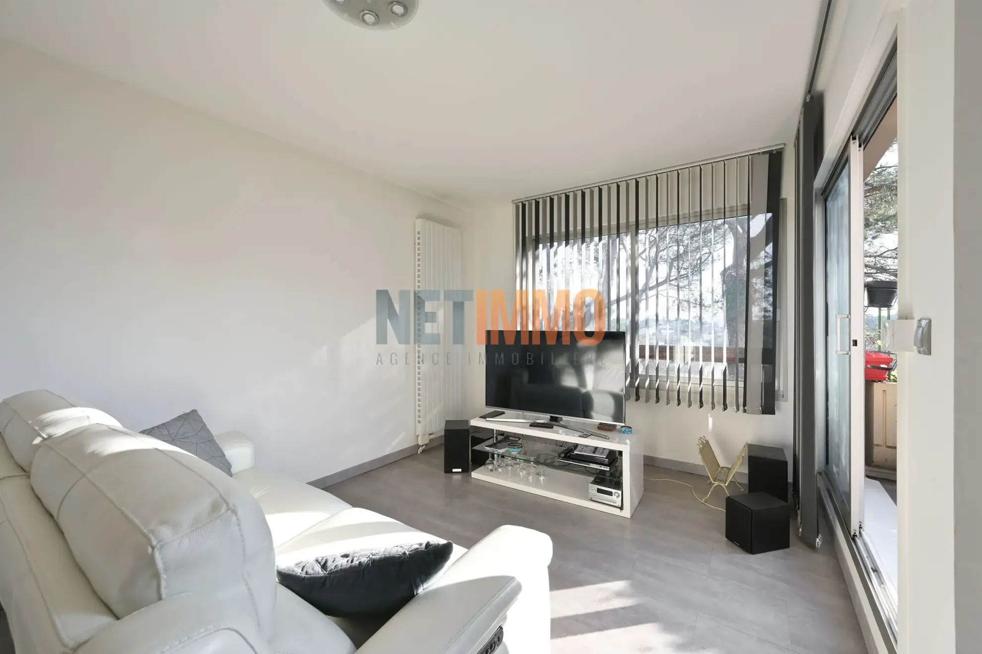 Appartement T3 avec terrasse et parking à Nîmes, résidence sécurisée, 77 m² 