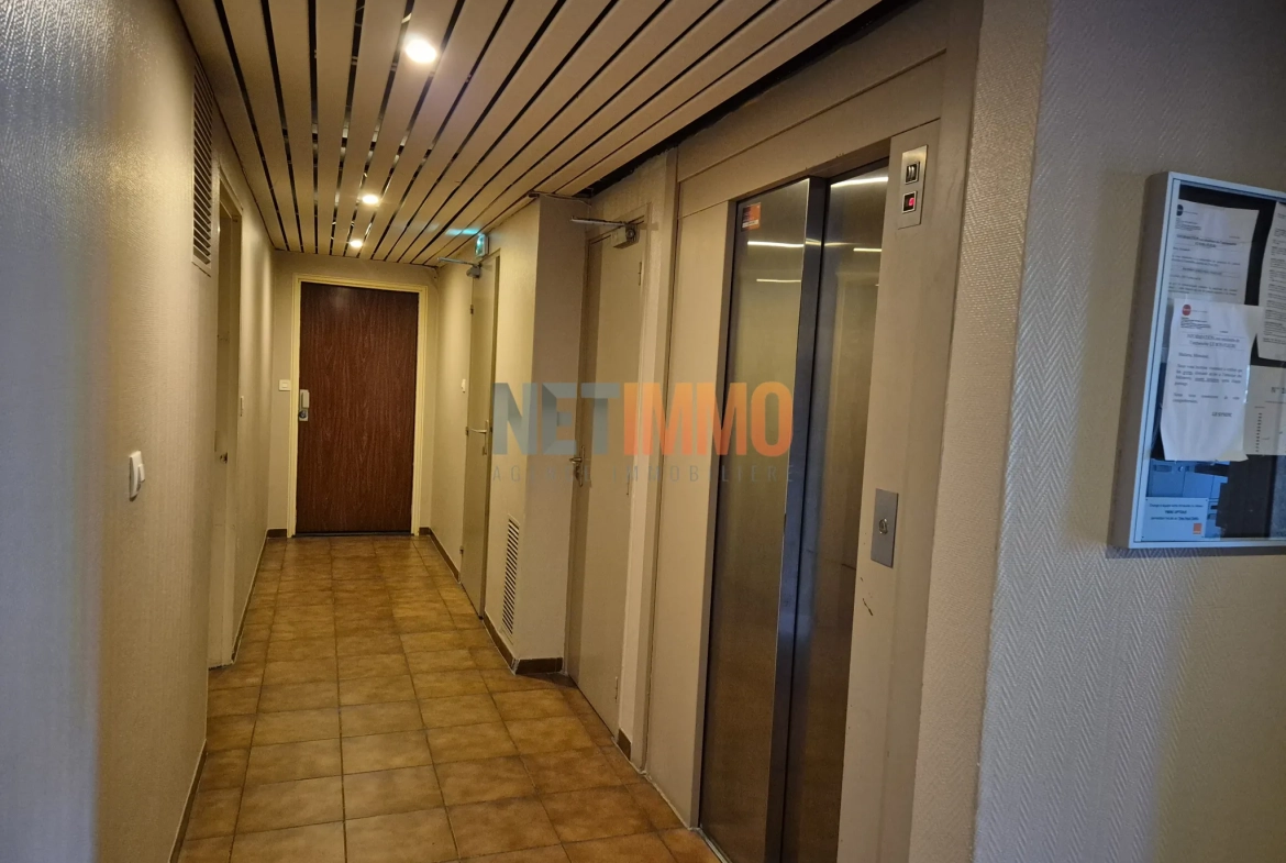 Appartement T3 avec terrasse et parking à Nîmes, résidence sécurisée, 77 m² 