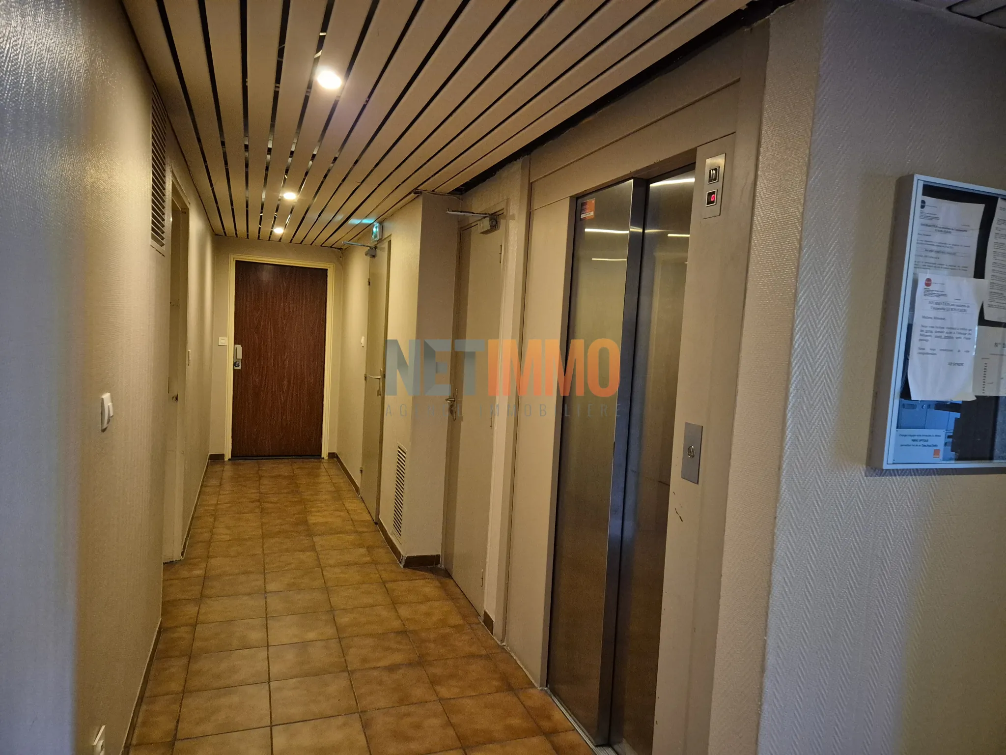 Appartement T3 avec terrasse et parking à Nîmes, résidence sécurisée, 77 m² 