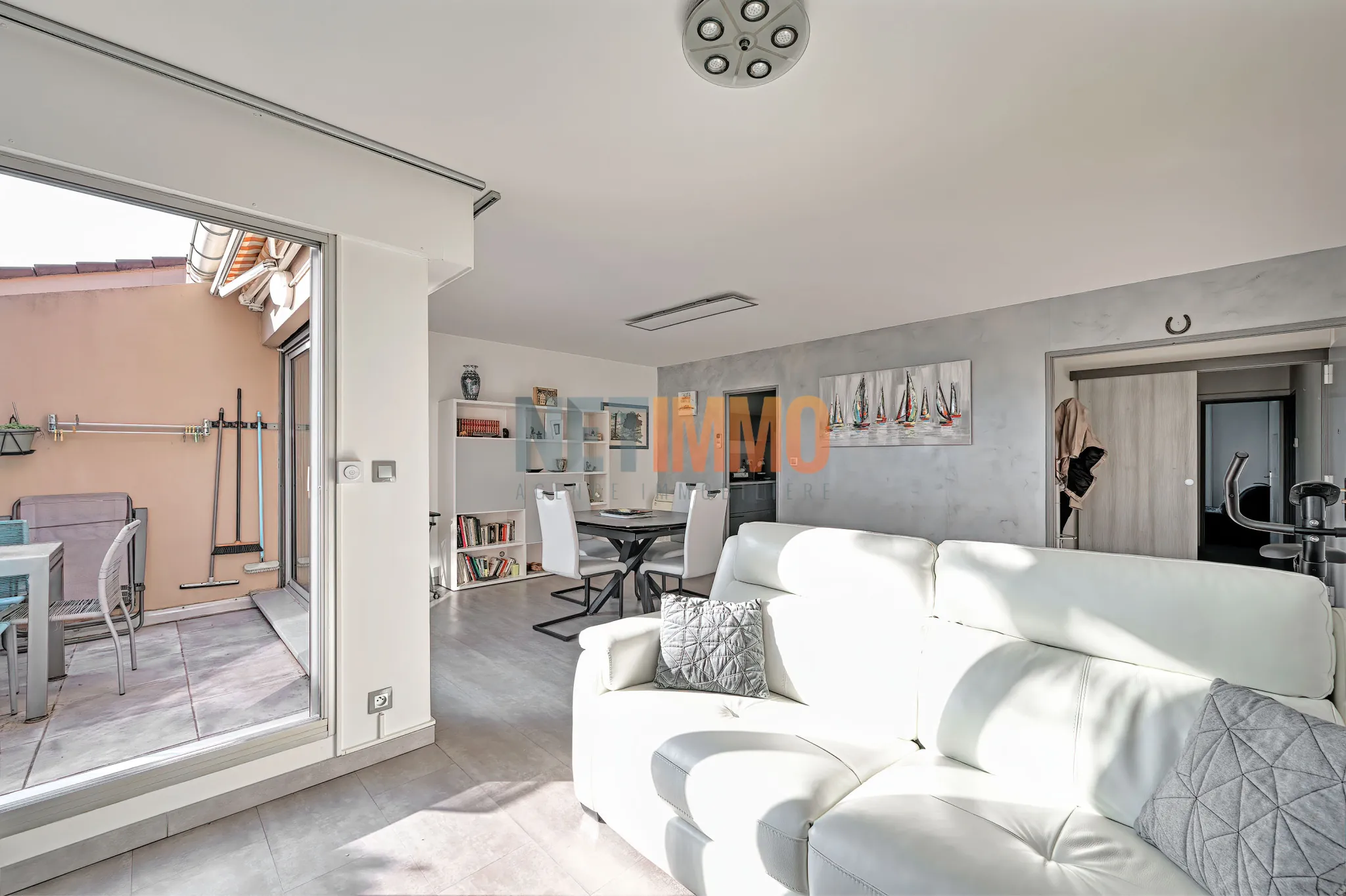 Appartement T3 avec terrasse et parking à Nîmes, résidence sécurisée, 77 m² 