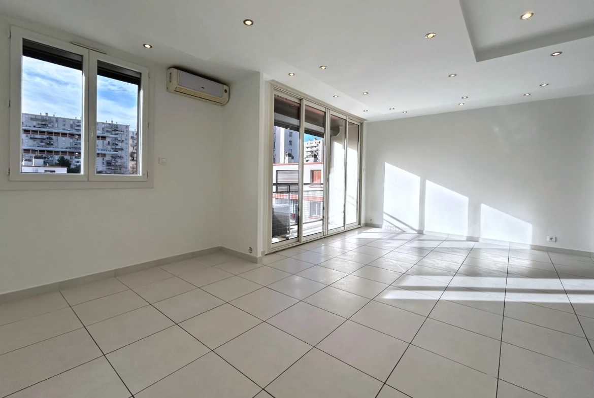 Appartement lumineux T3 de 64,92 m² avec balcon exposé sud-ouest à Marseille 