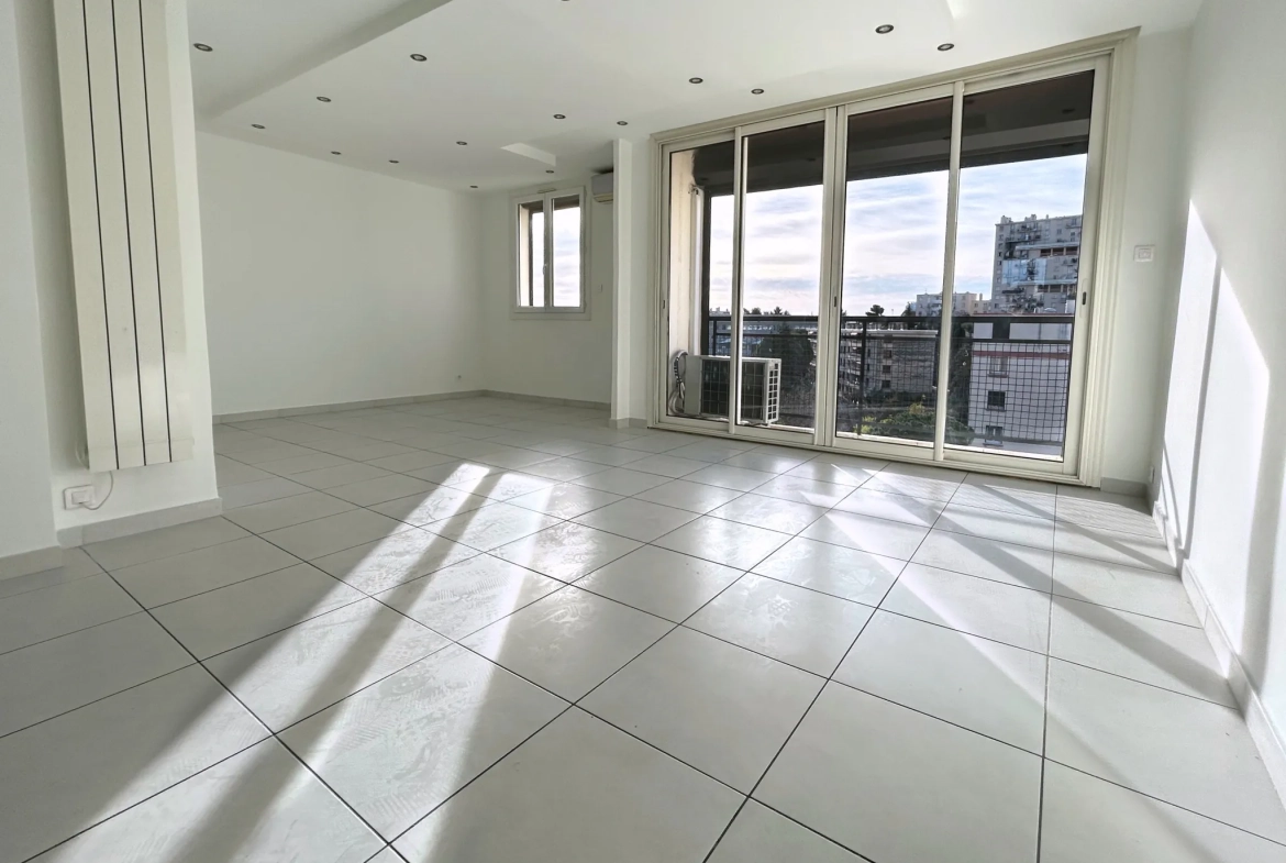 Appartement lumineux T3 de 64,92 m² avec balcon exposé sud-ouest à Marseille 