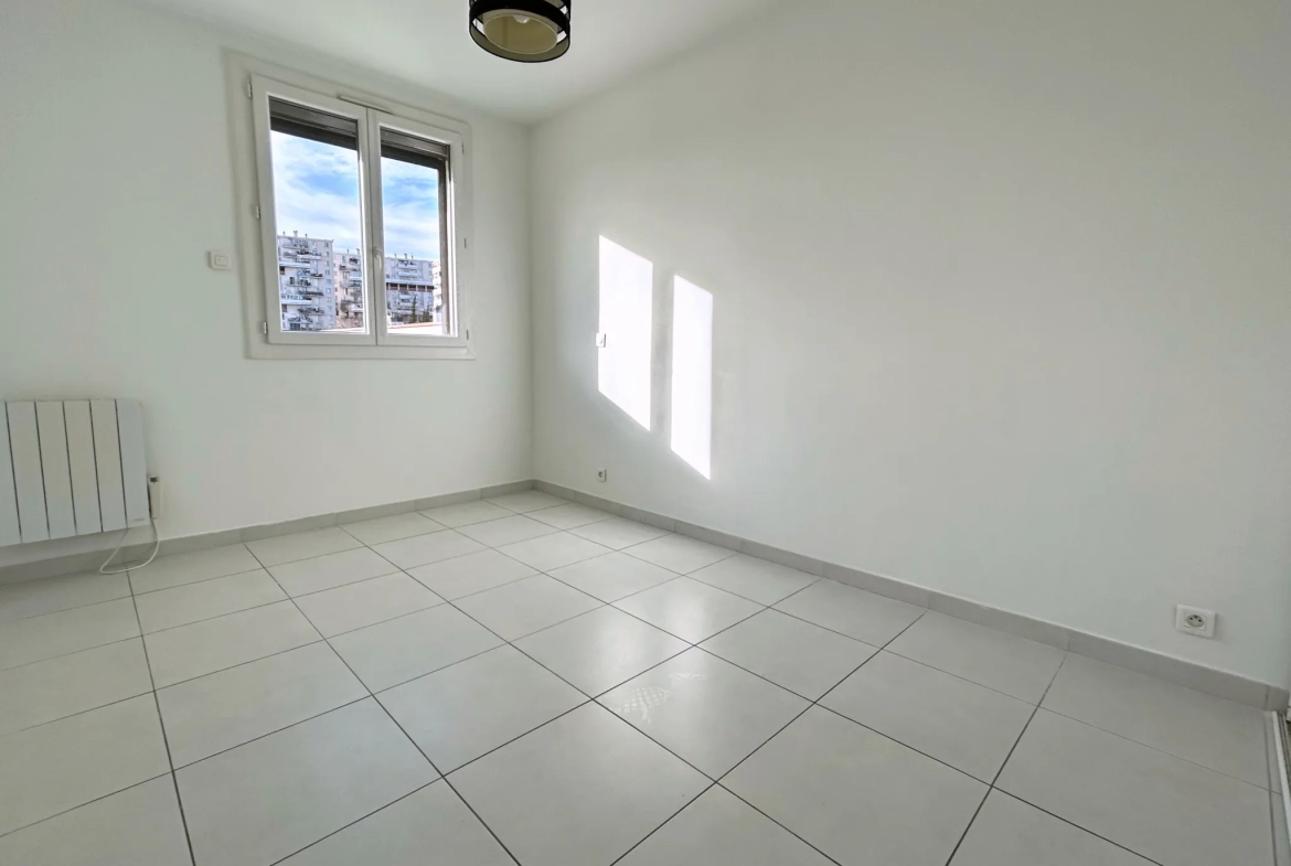 Appartement lumineux T3 de 64,92 m² avec balcon exposé sud-ouest à Marseille 